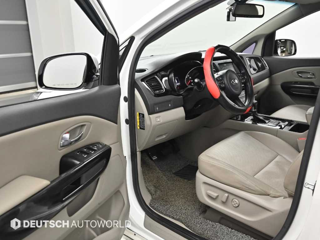 KIA Carnival - Vista 11