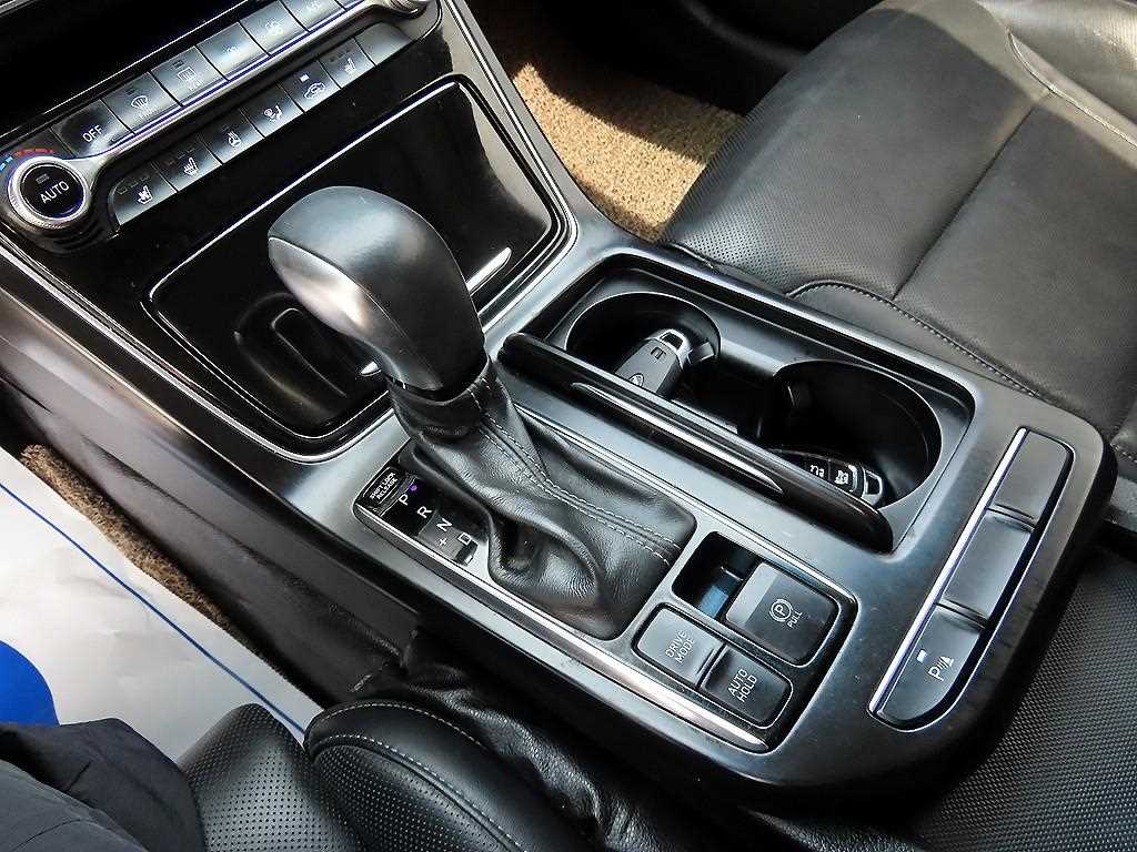 HYUNDAI Grandeur - Vista 10
