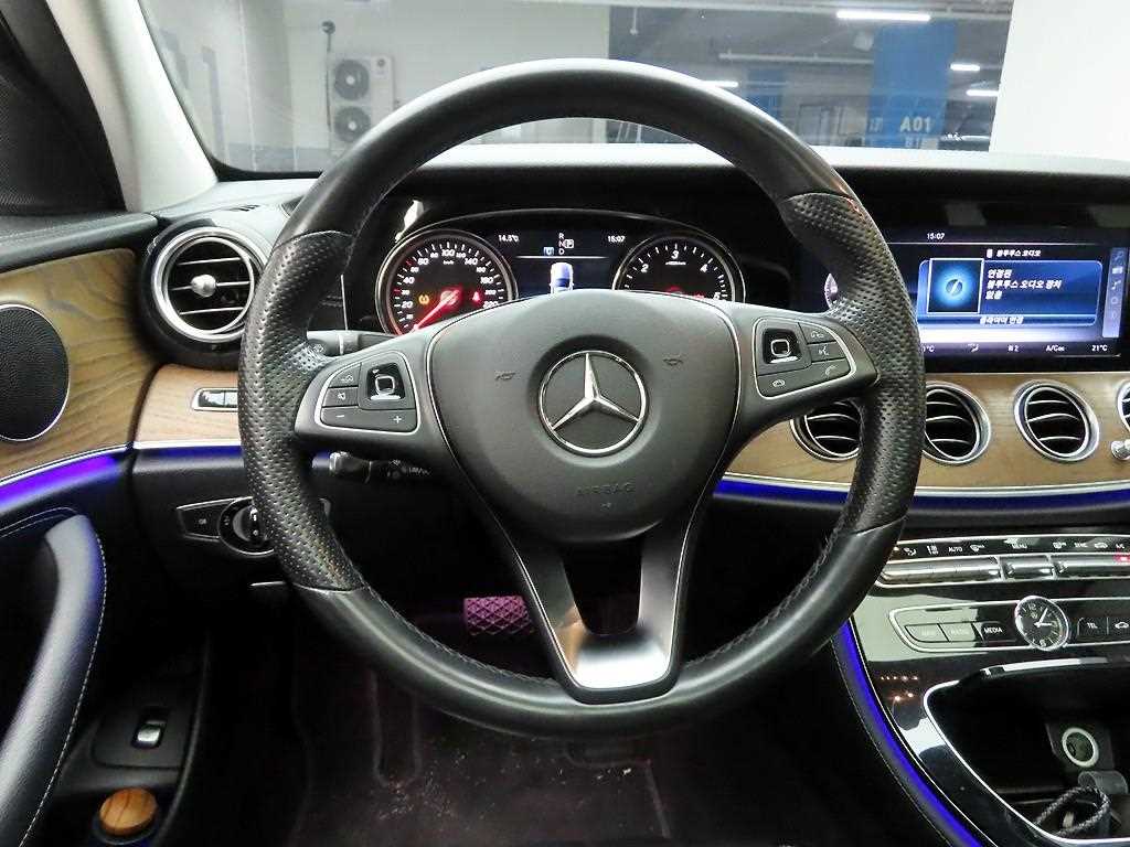 Mercedes Benz E class - Vista 7
