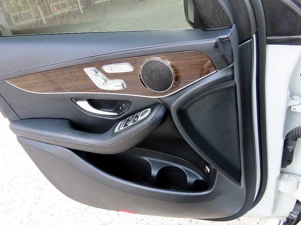 Mercedes Benz GLC Class - Vista 12