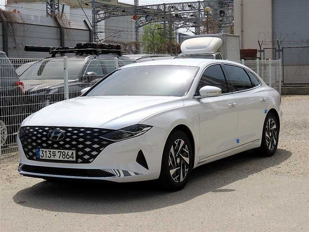HYUNDAI Grandeur - Vista 2