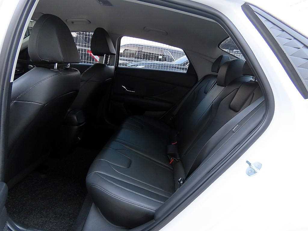 HYUNDAI Avante - Vista 6