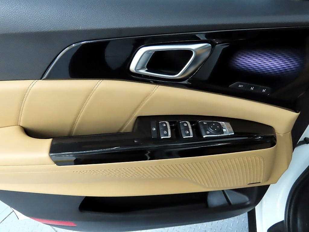 KIA Carnival - Vista 11