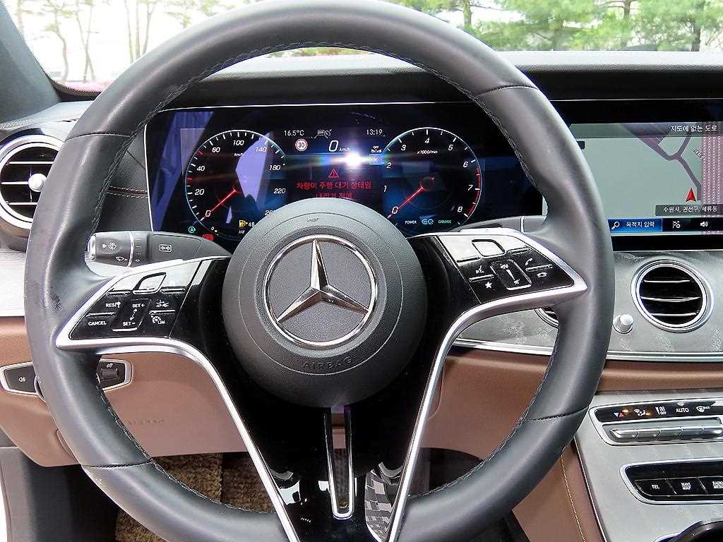 Mercedes Benz E class - Vista 8