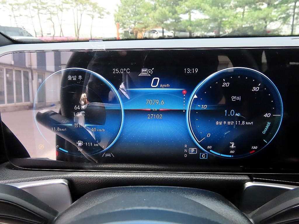 Mercedes Benz GLB Class - Vista 9