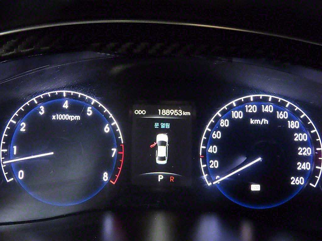 HYUNDAI Genesis - Vista 9