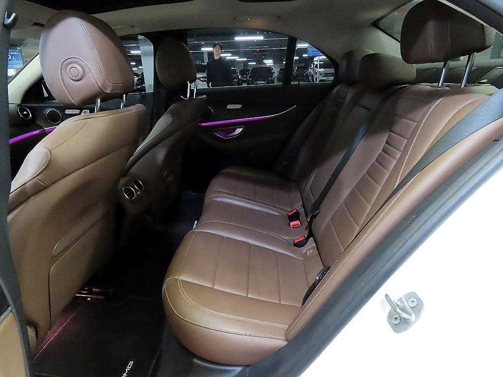 Mercedes Benz E class - Vista 7