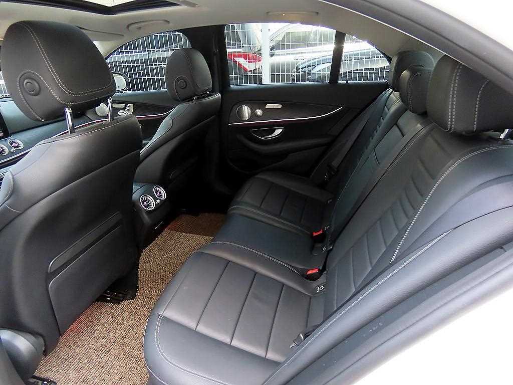 Mercedes Benz E class - Vista 6