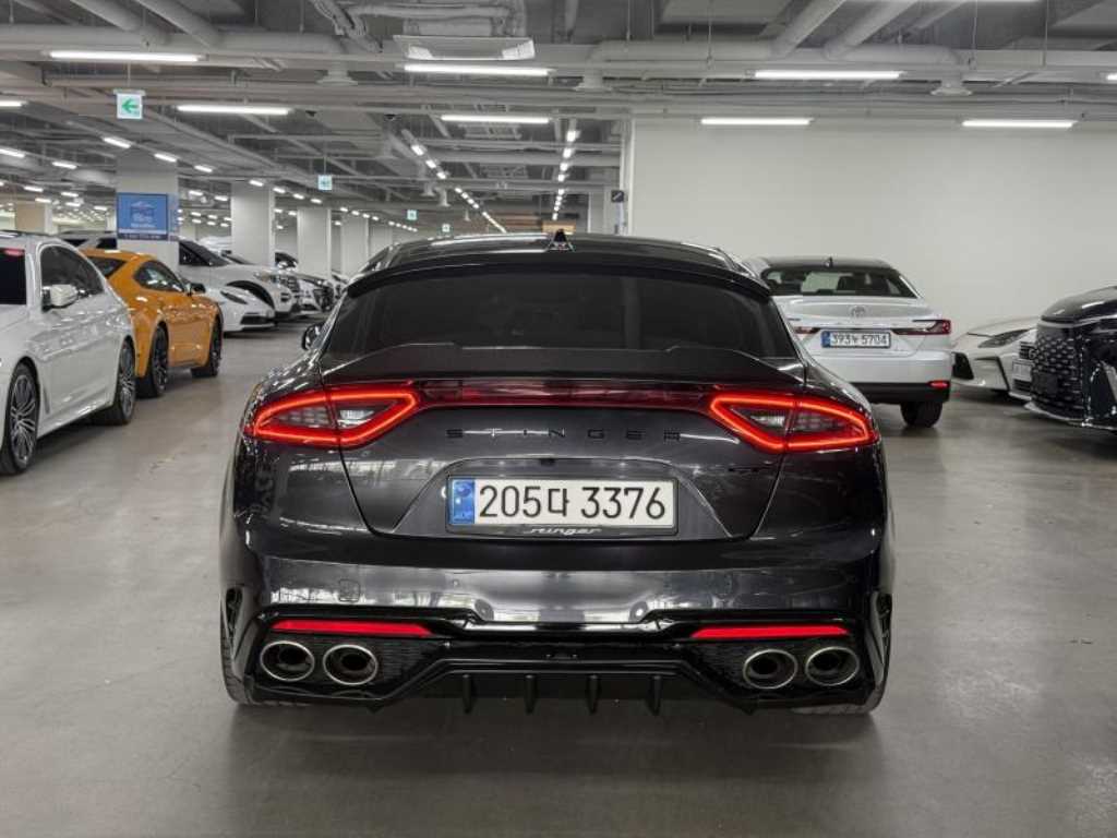 KIA Stinger - Vista 6