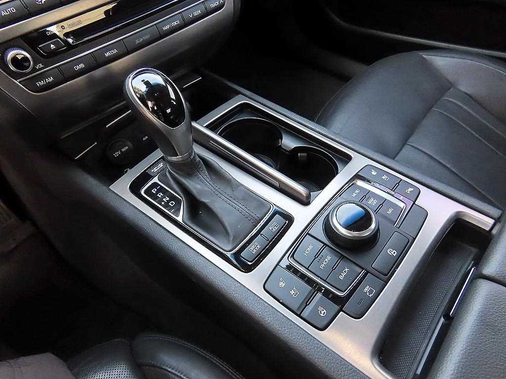 HYUNDAI Genesis - Vista 11