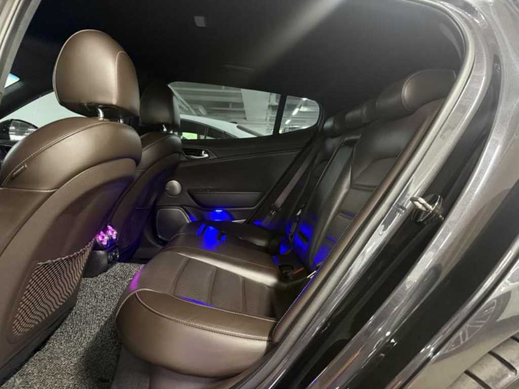 KIA Stinger - Vista 11