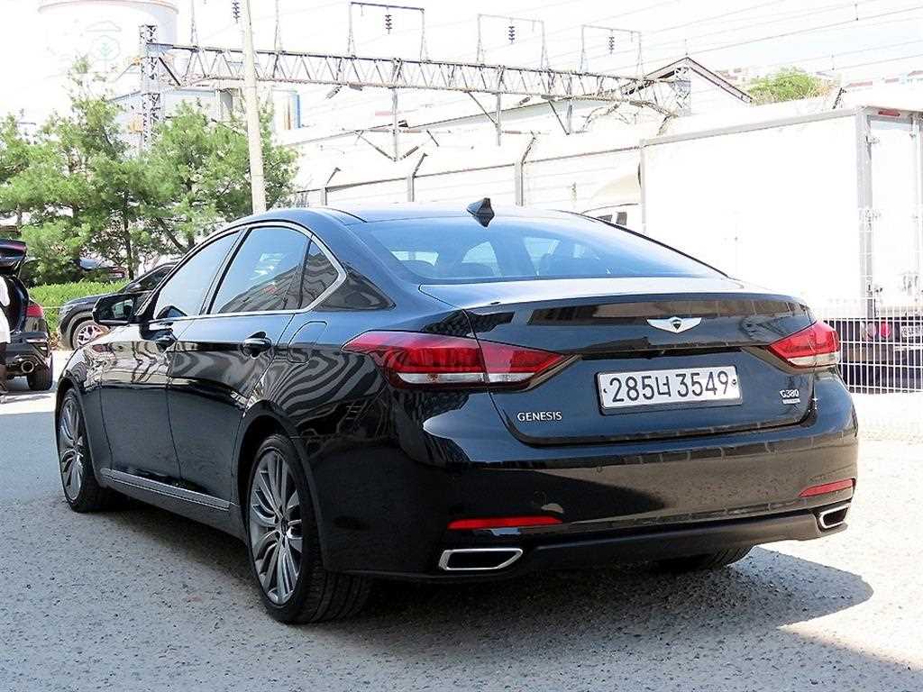 HYUNDAI Genesis - Vista 3