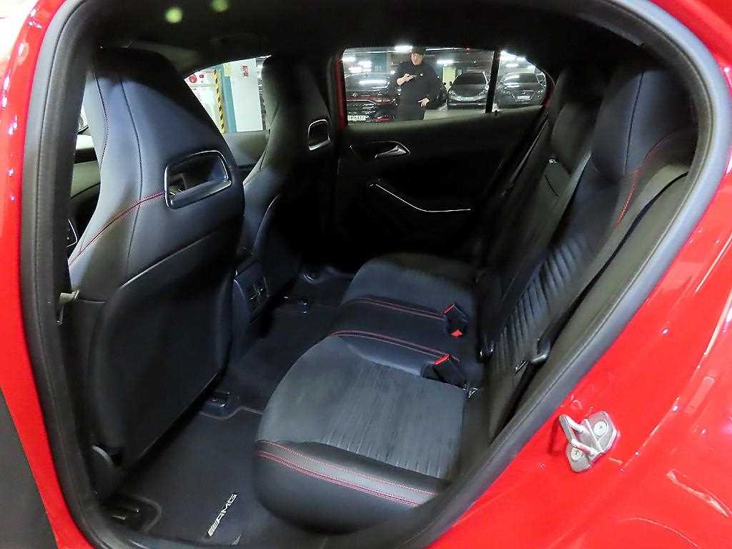 Mercedes Benz GLA Class - Vista 7