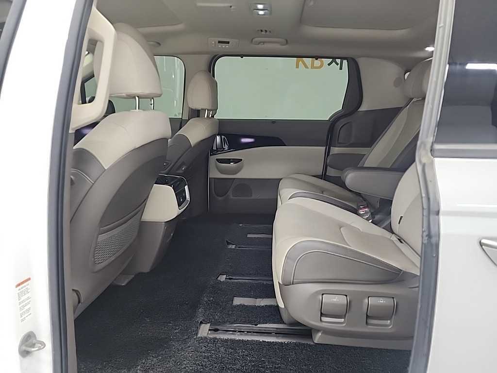 KIA Carnival - Vista 12