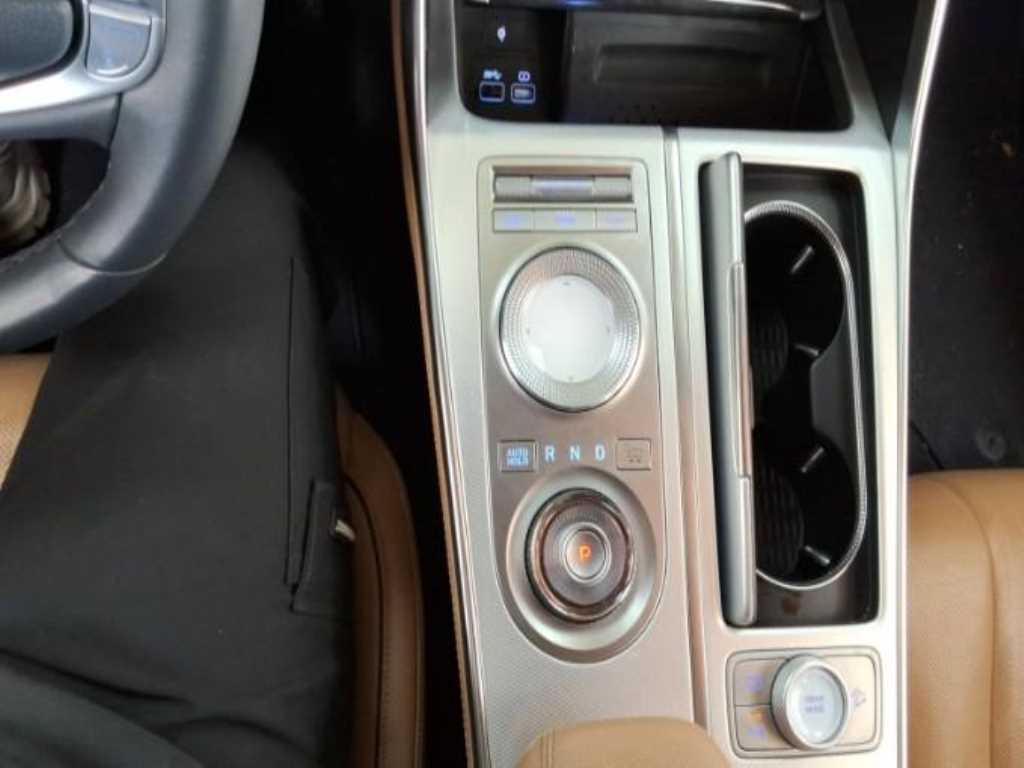 Genesis GV80 - Vista 8