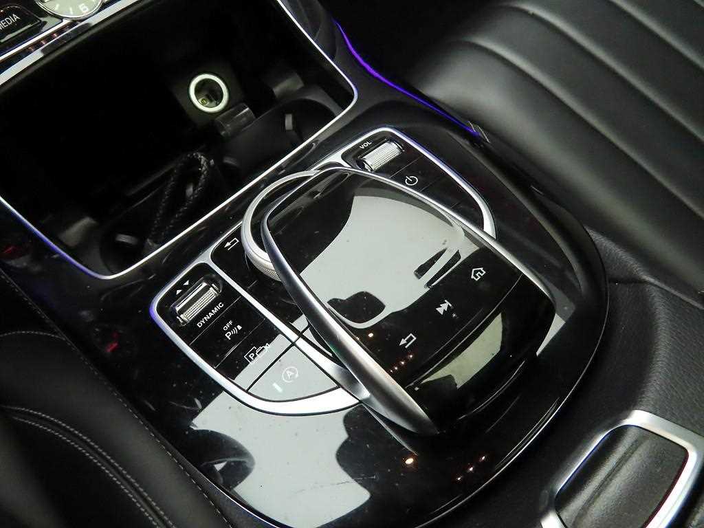 Mercedes Benz E class - Vista 11