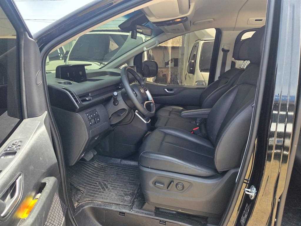 HYUNDAI Staria - Vista 9