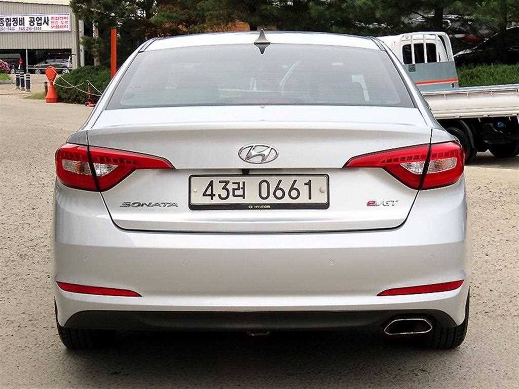 HYUNDAI Sonata - Vista 4