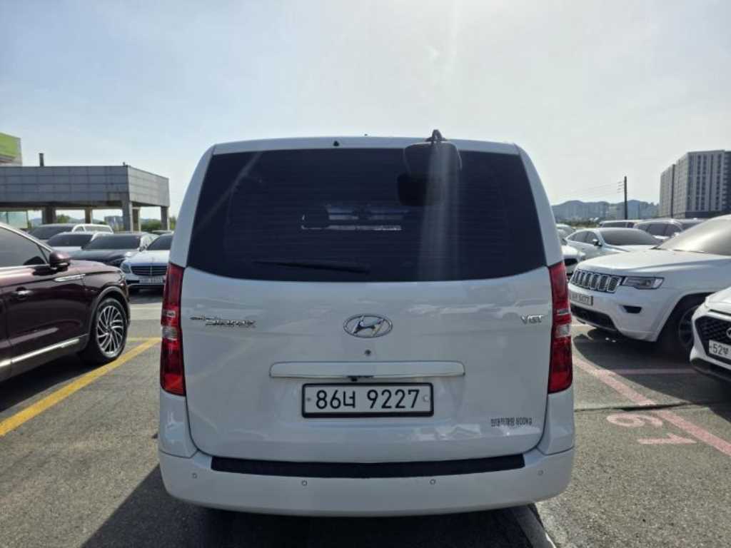 HYUNDAI Starex - Vista 2