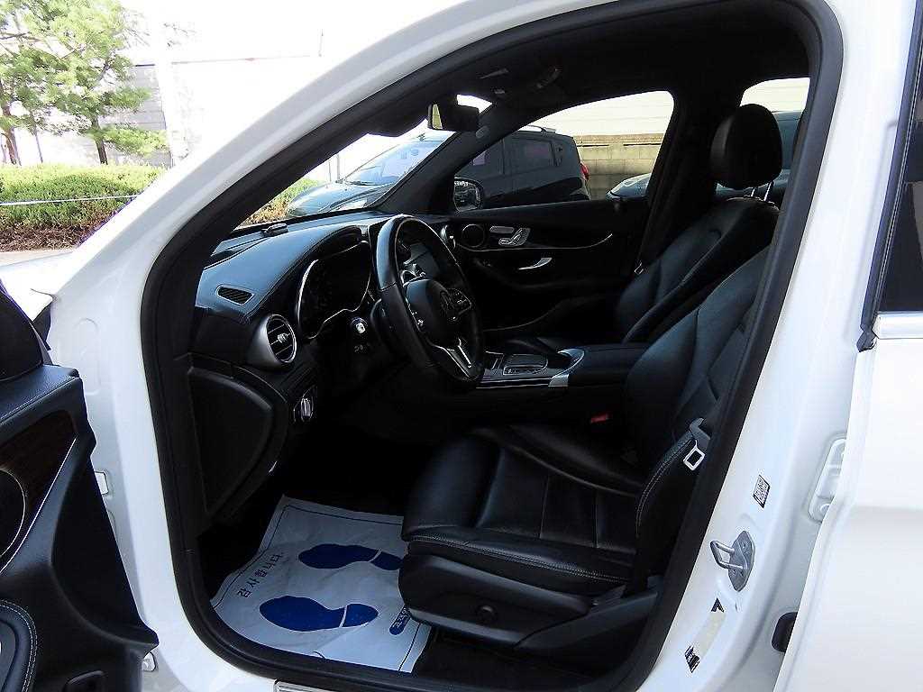 Mercedes Benz GLC Class - Vista 5