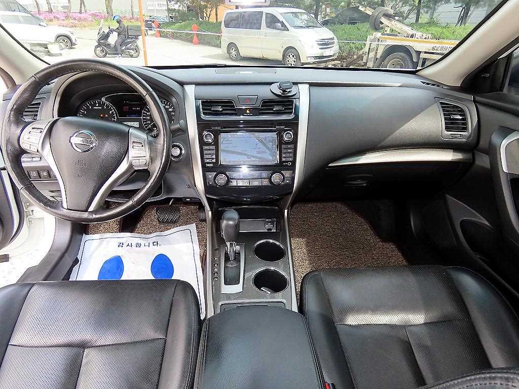 Nissan Altima - Vista 7
