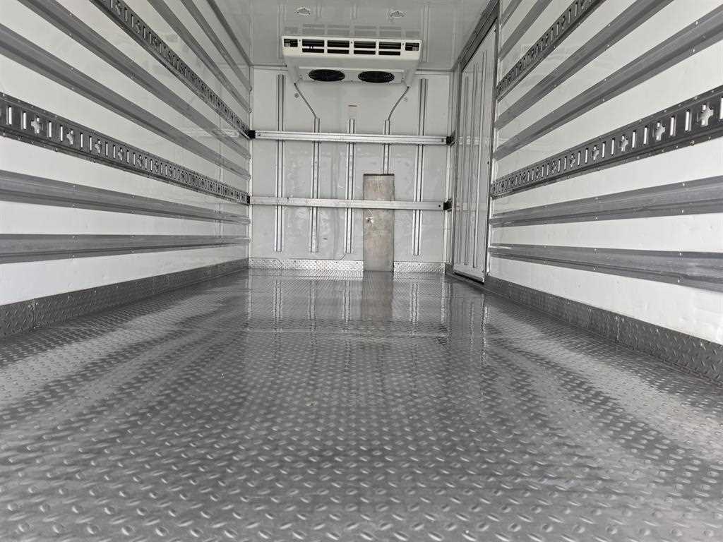 medium and large cargo truck - Vista 8