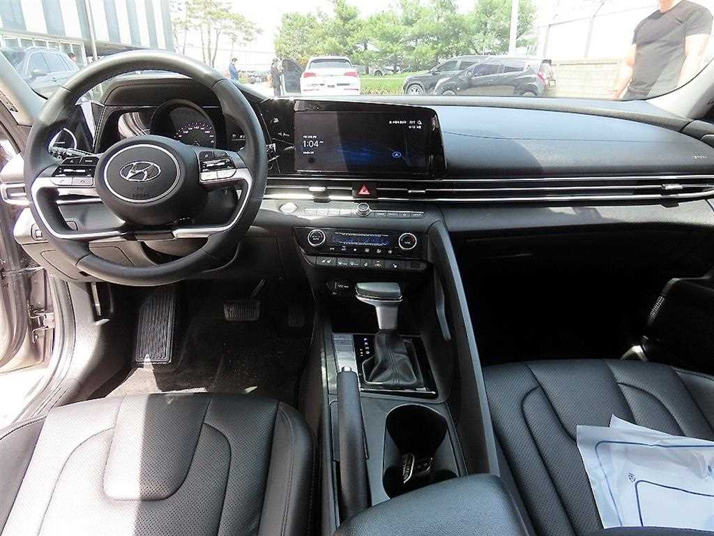 HYUNDAI Avante - Vista 7