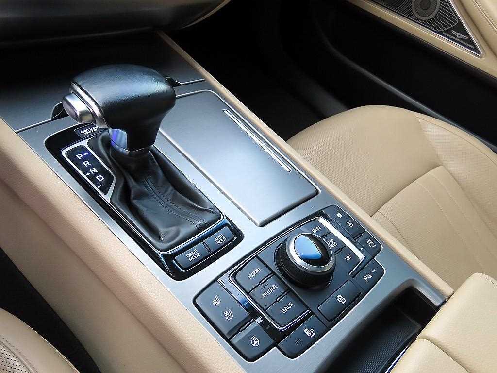 HYUNDAI Genesis - Vista 11