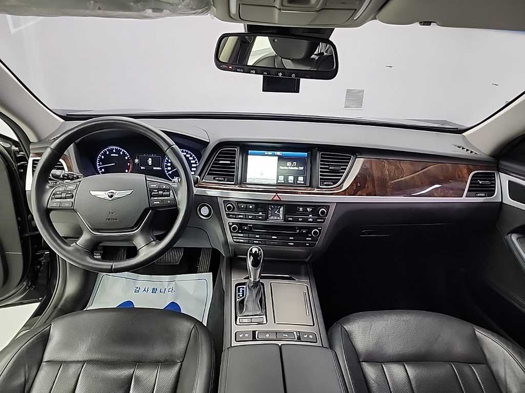 HYUNDAI Genesis - Vista 7