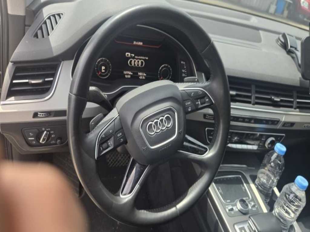 Audi Q7 - Vista 10