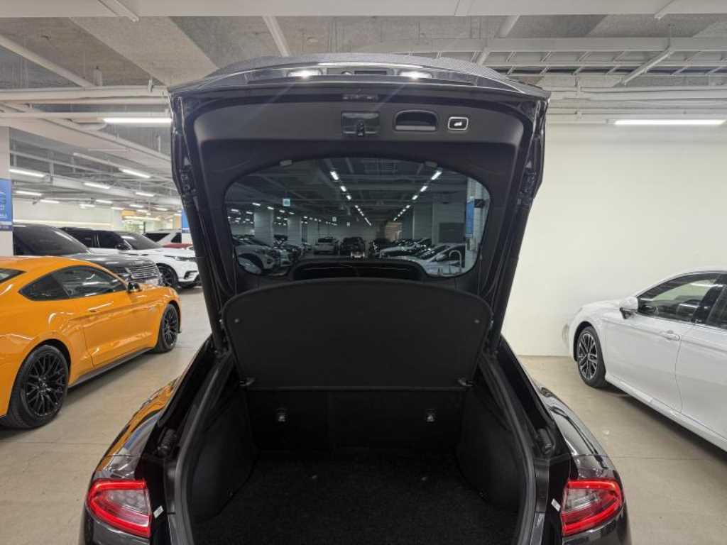 KIA Stinger - Vista 8
