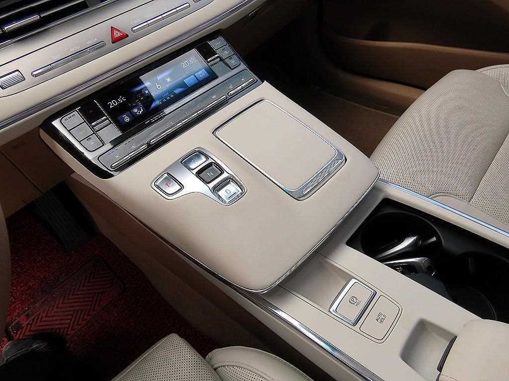 HYUNDAI Grandeur - Vista 11
