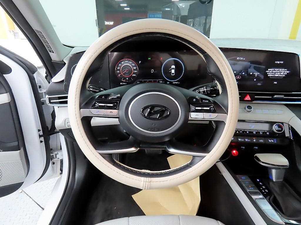 HYUNDAI Avante - Vista 9