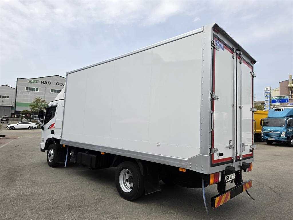 medium and large cargo truck - Vista 6
