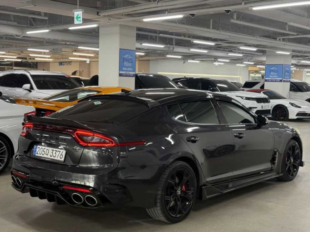 KIA Stinger - Vista 4
