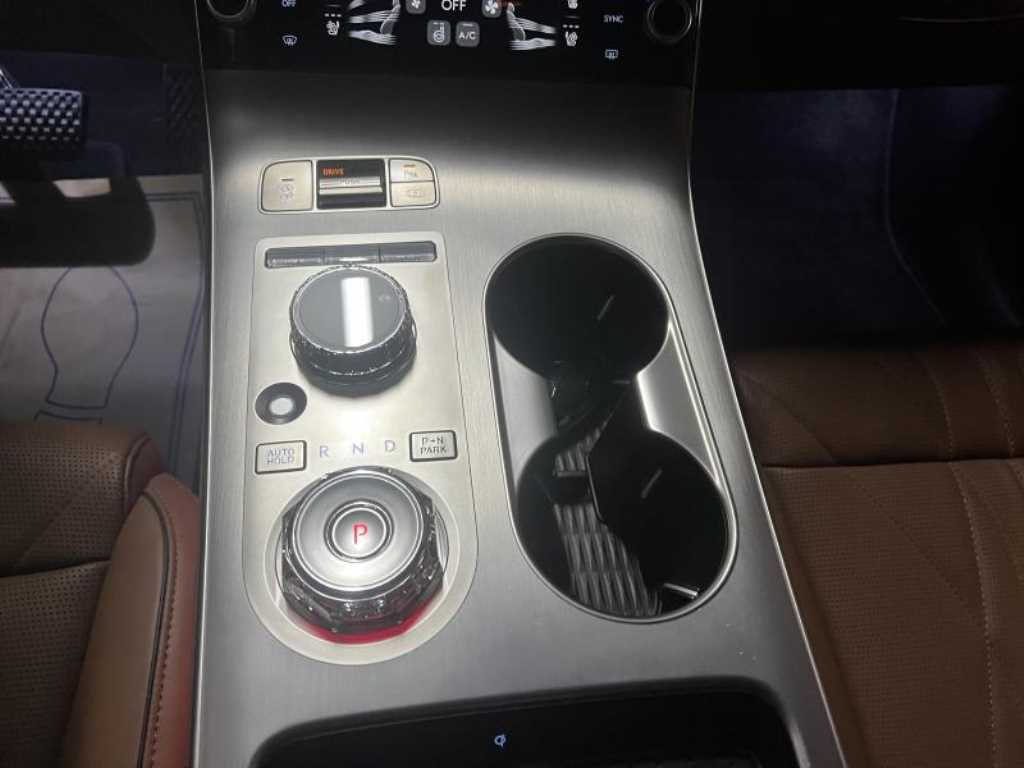 Genesis GV70 - Vista 11