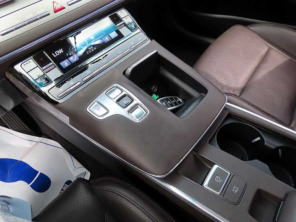 HYUNDAI Grandeur - Vista 10