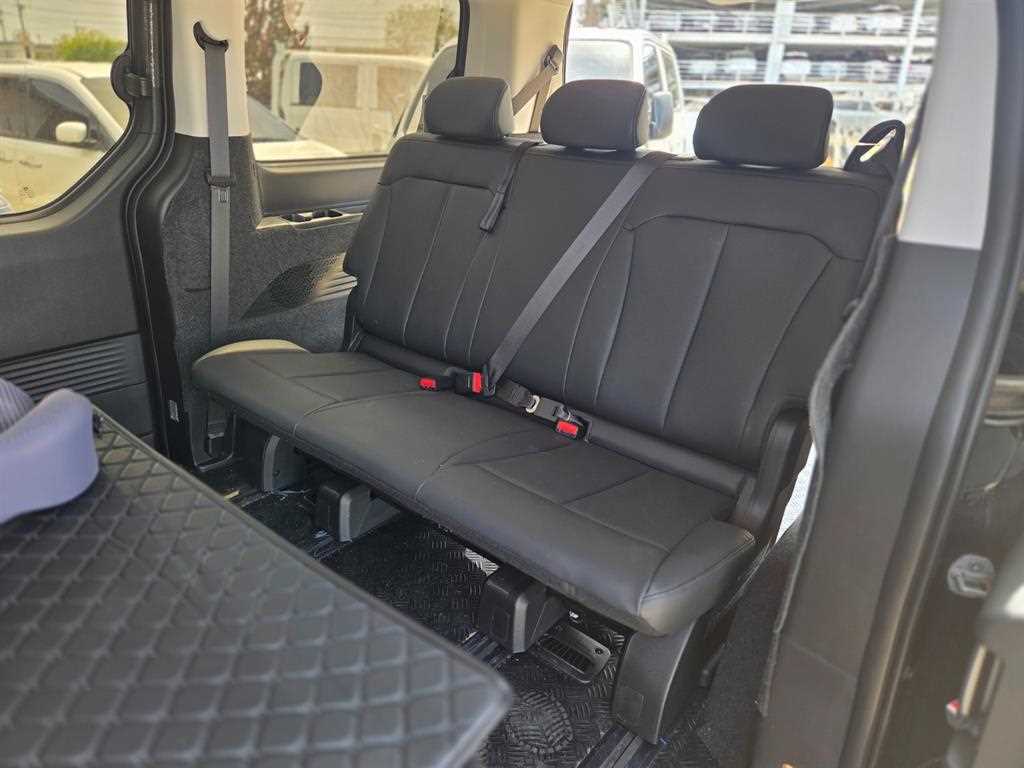 HYUNDAI Staria - Vista 11