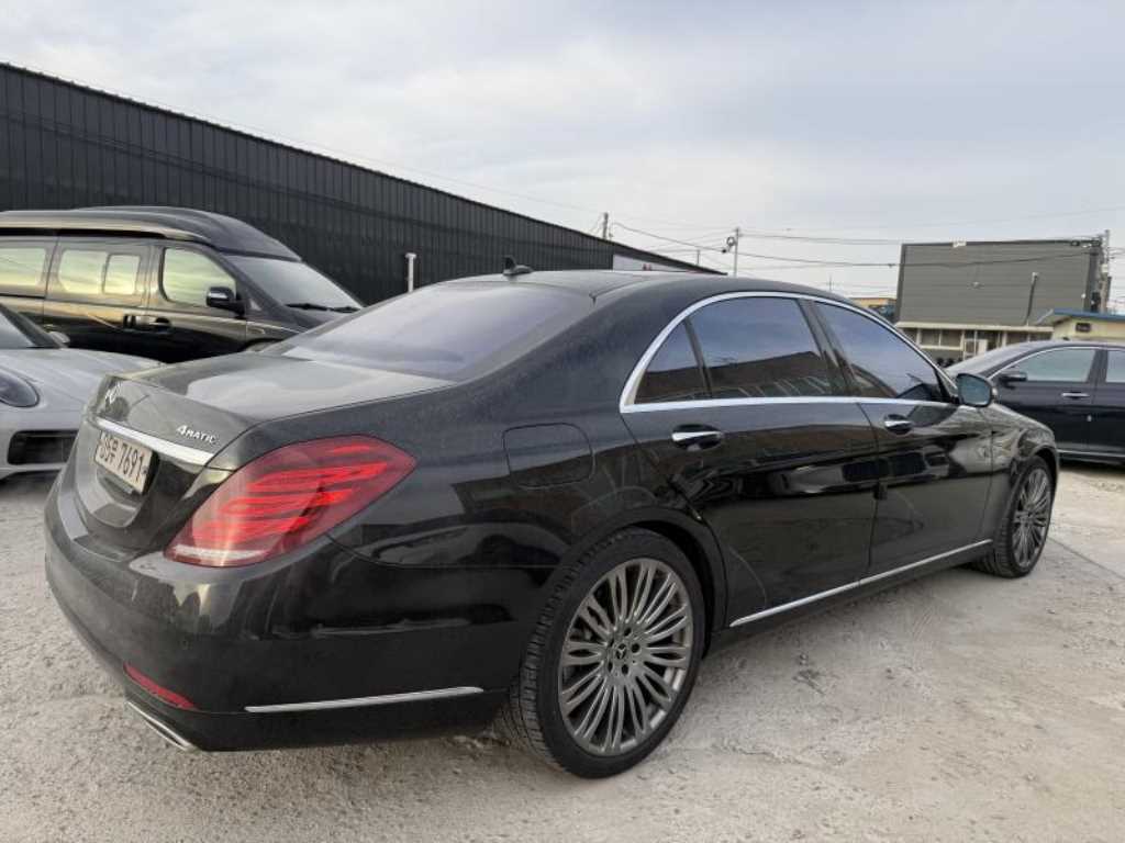 Mercedes Benz S Class - Vista 5