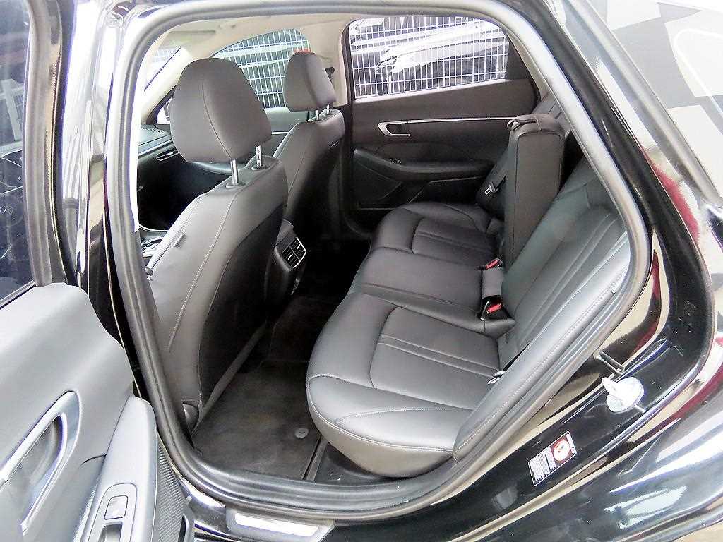 HYUNDAI Sonata - Vista 6