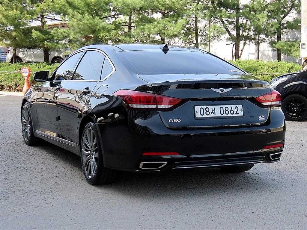 HYUNDAI Genesis - Vista 3