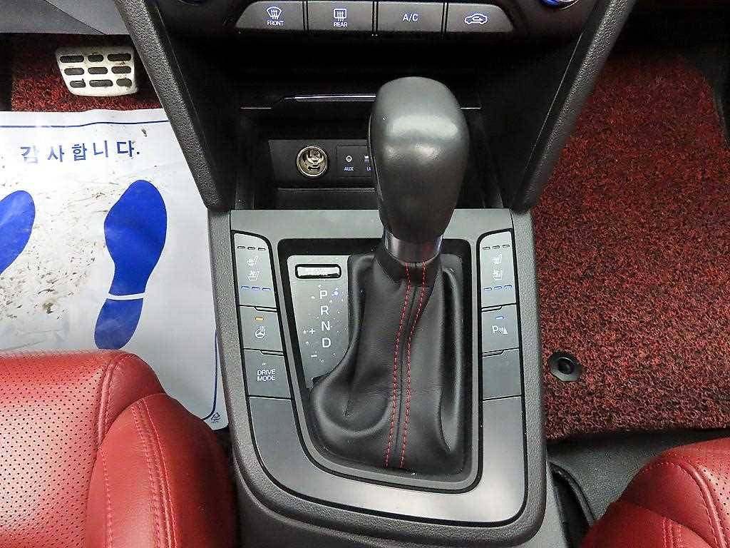 HYUNDAI Avante - Vista 10