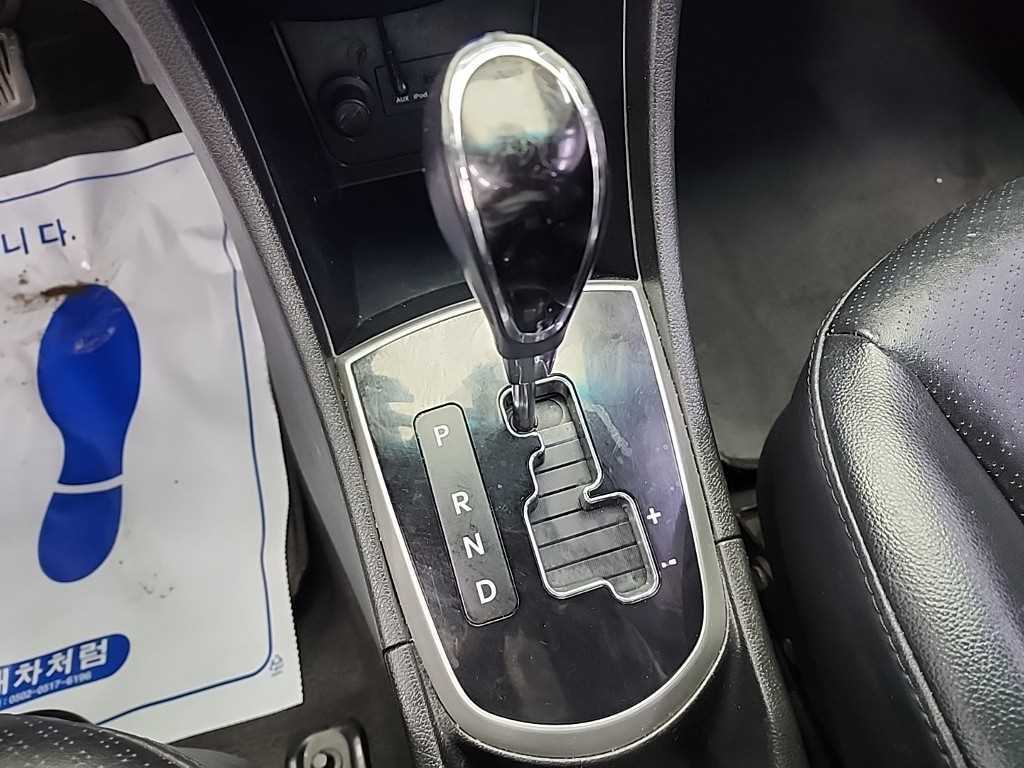 HYUNDAI Accent - Vista 8