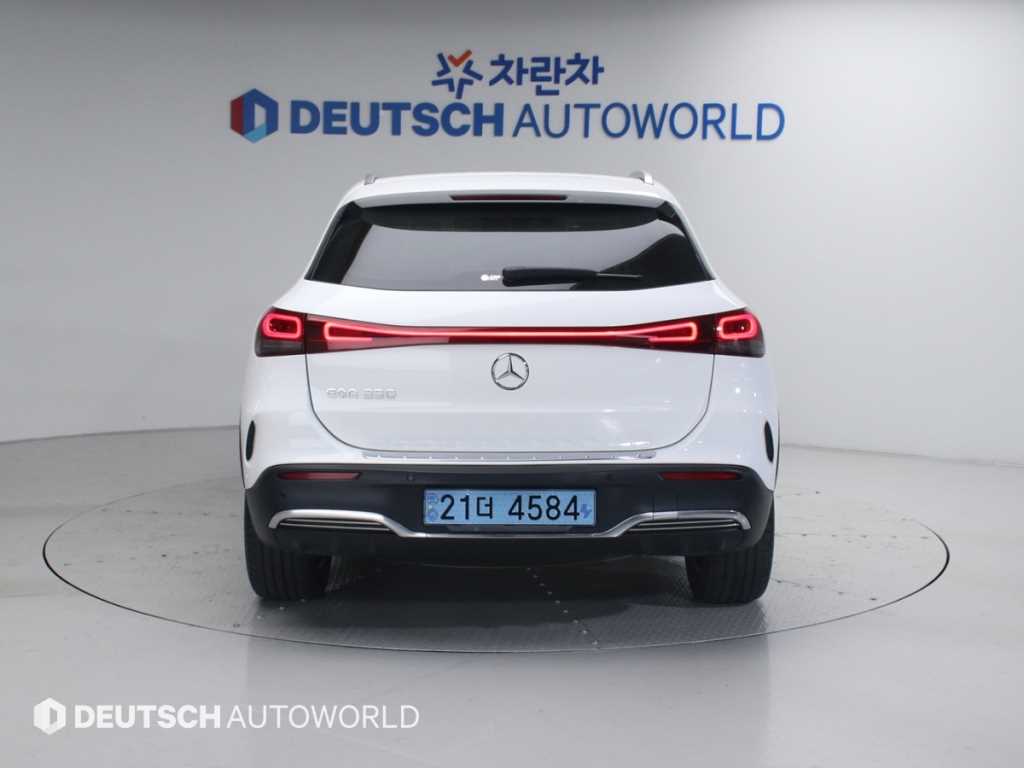 Mercedes Benz EQA - Vista 4