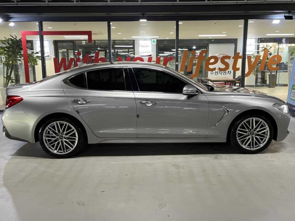 Genesis G70 - Vista 3