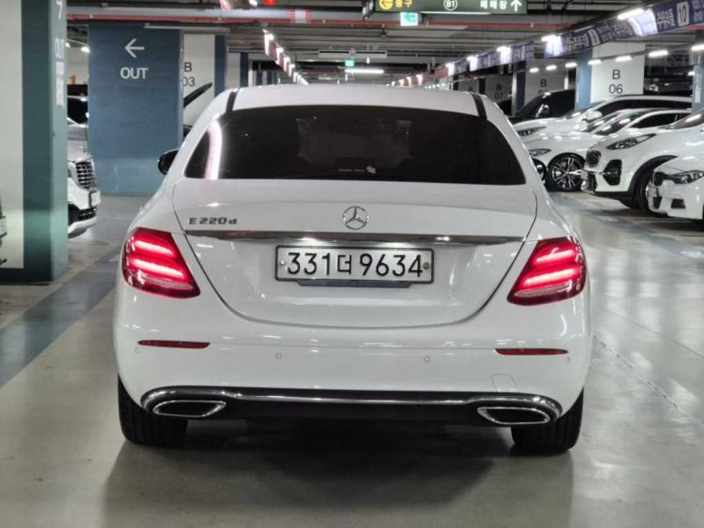 Mercedes Benz E class - Vista 4