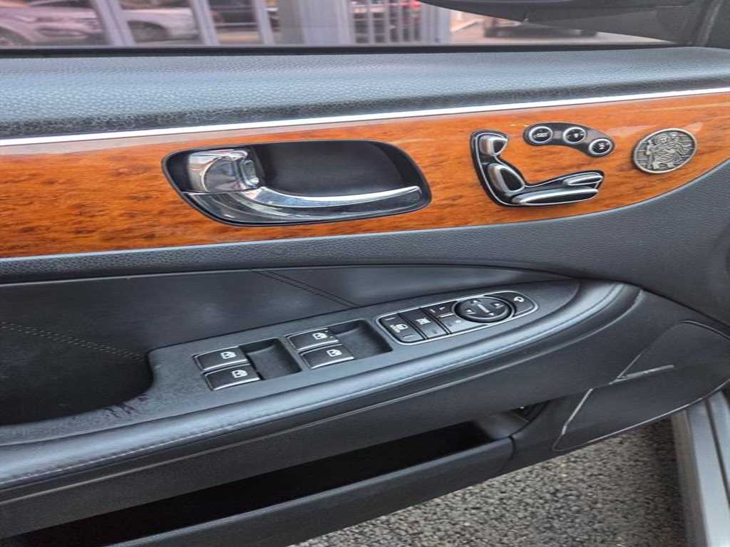 HYUNDAI Equus - Vista 5