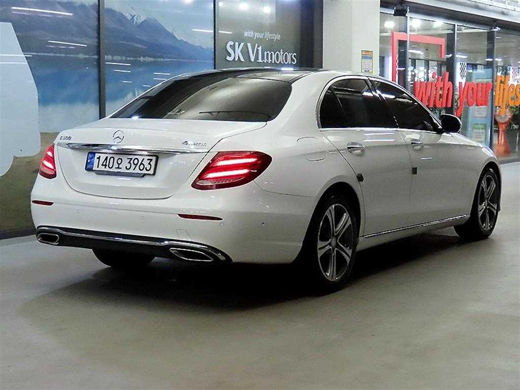 Mercedes Benz E class - Vista 4