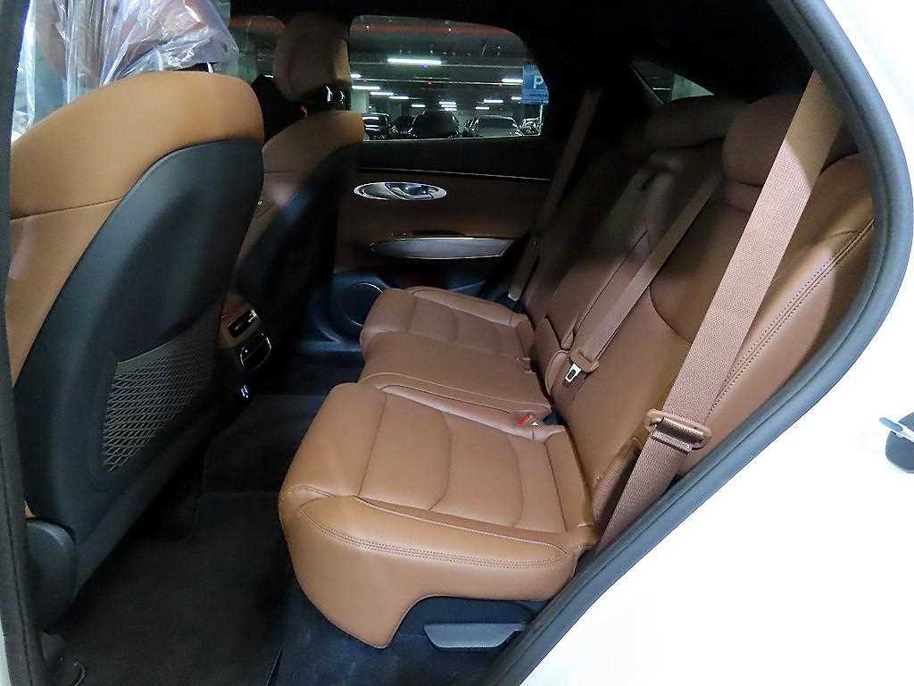 Genesis GV70 - Vista 7