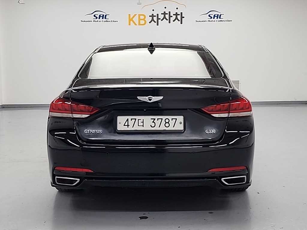 HYUNDAI Genesis - Vista 3